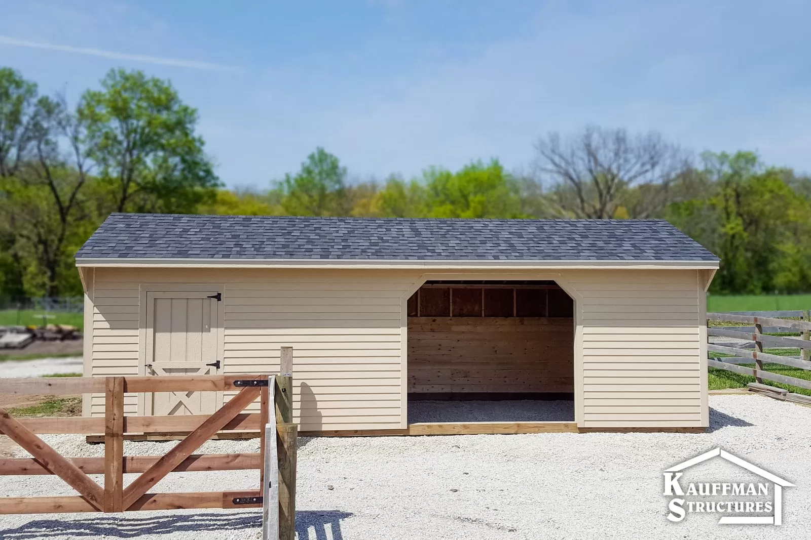 horse run-in shed with tackroom